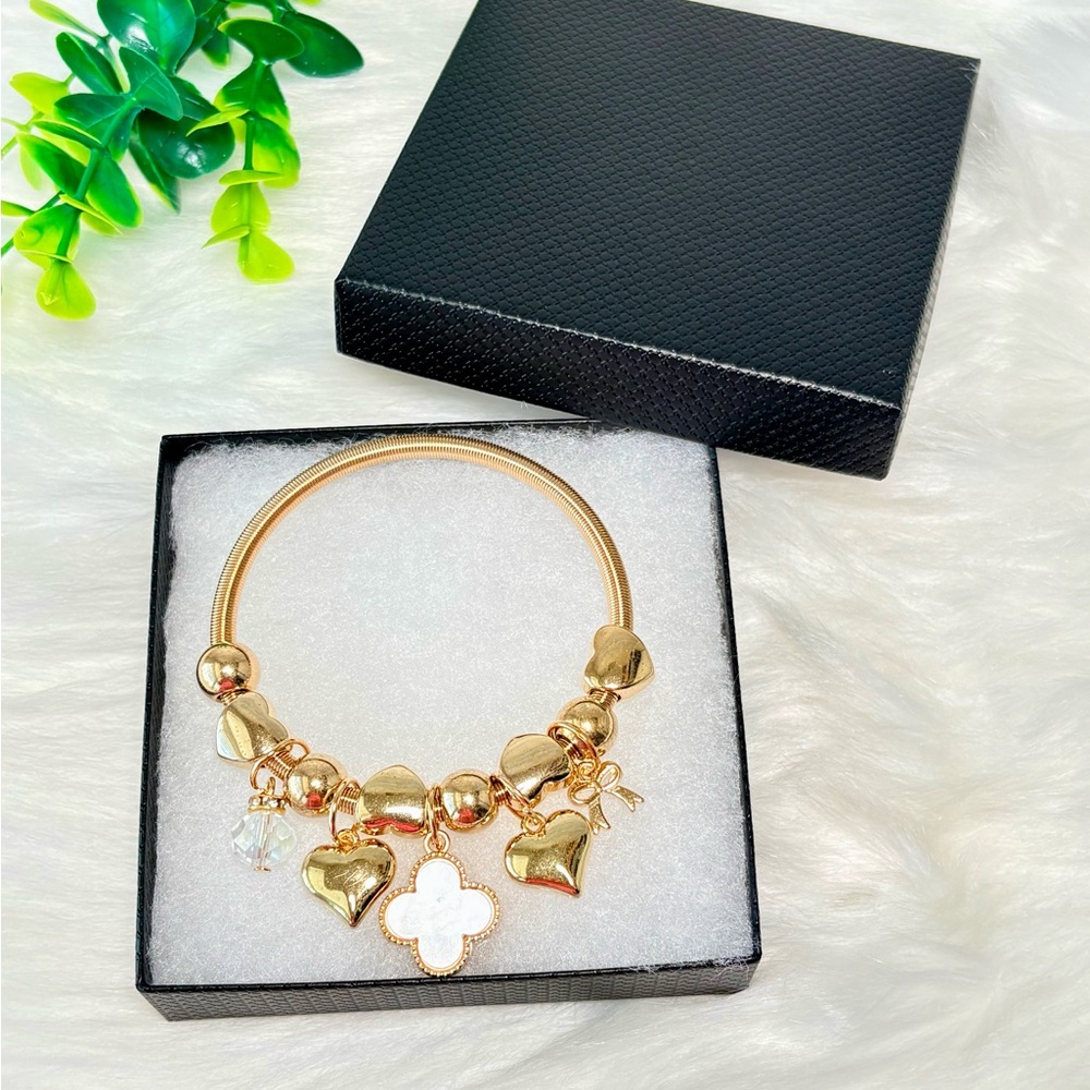Gold Clover Charm Bracelet with Hearts - Picture 5 of 12